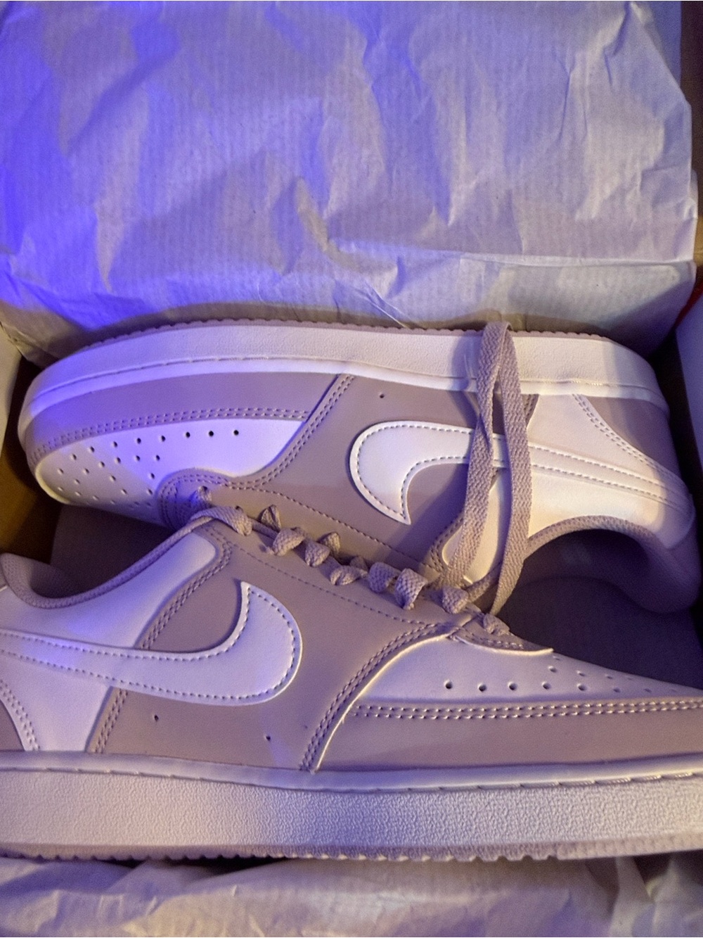 Nike Two-Tone Low-Top Sneakers in Lavender and White 8.5 NIB - Picture 3 of 3